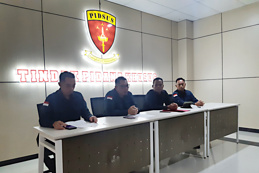 Konferensi pers di lantai enam Kejati Kaltim. FOTO: M AL FATIH-KALTIMKECE.ID
