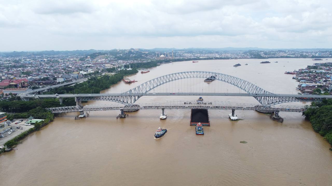 Sudut lain Jembatan Mahakam 1 dan IV. FOTO: LA HAMSAH-KALTIMKEDE.ID