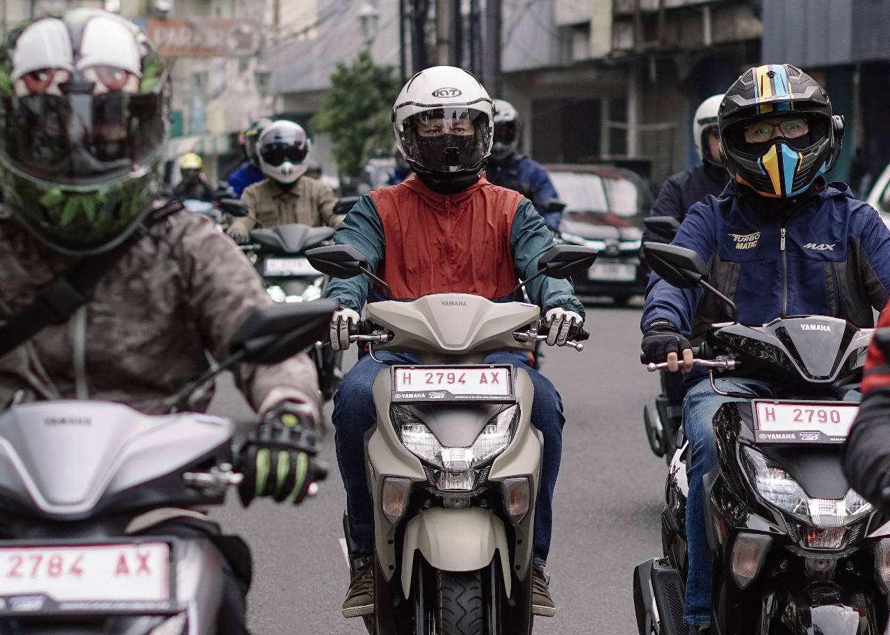Saat melintasi jalur perkotaan yang padat dengan karakter stop and go. FOTO; ISTIMEWA. 