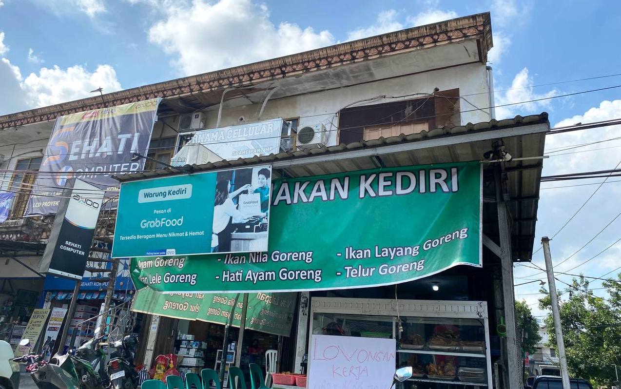 Warung Makan Kediri di Jalan Pramuka, Samarinda Utara. FOTO: LA HAMSAH-KALTIMKECE.ID