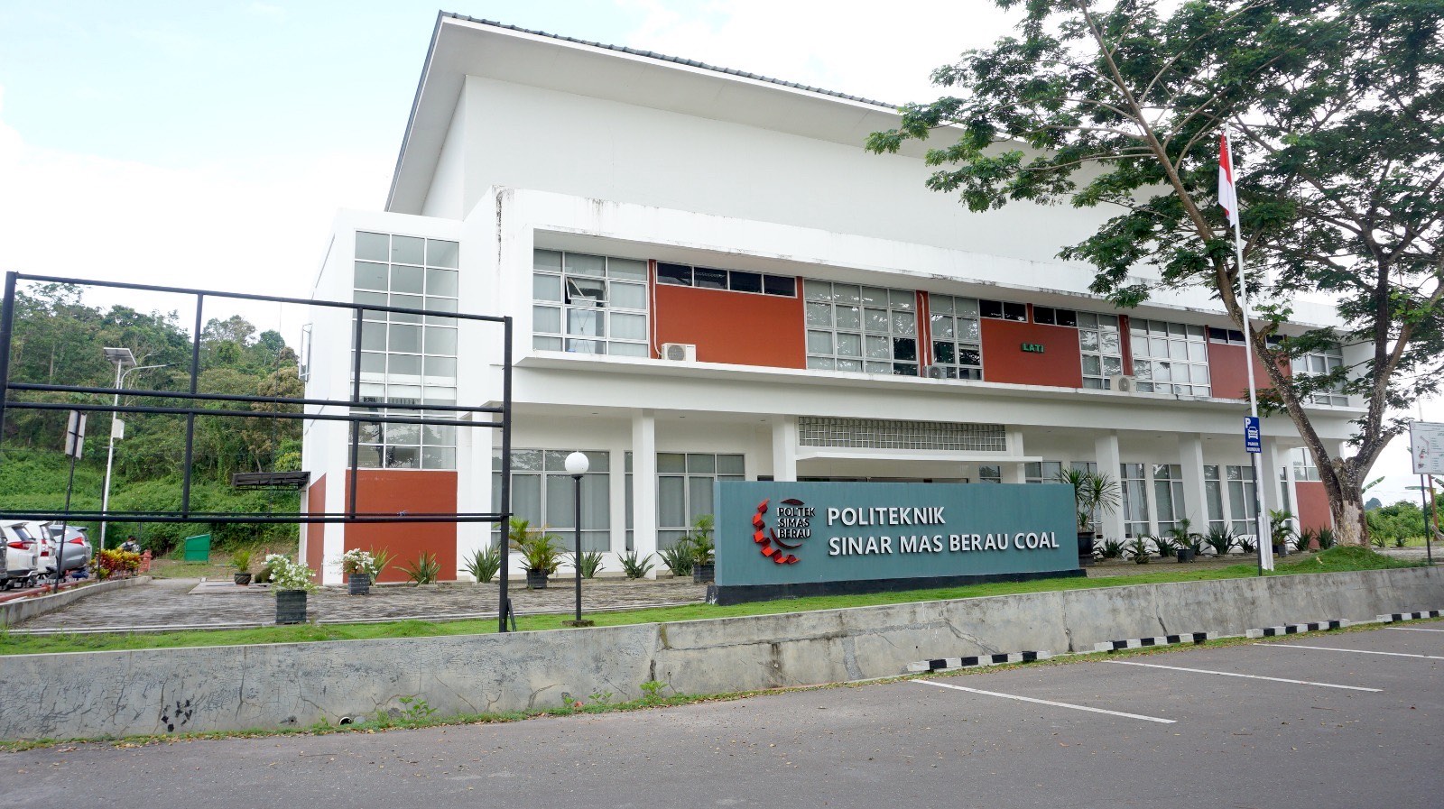 Politeknik Sinar Mas Berau Coal yang didirikan PT Berau Coal dan Sinar Mas. FOTO: PT BERAU COAL