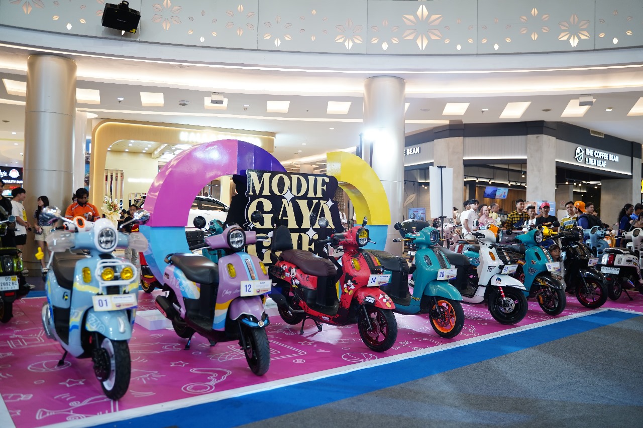 Sebanyak 40 unit Fazzio dengan dua kategori, yakni Tipis-Tipis dan Gaya Gue mencuri perhatian pengunjung Trans Studio Mall Makassar. FOTO; ISTIMEWA. 