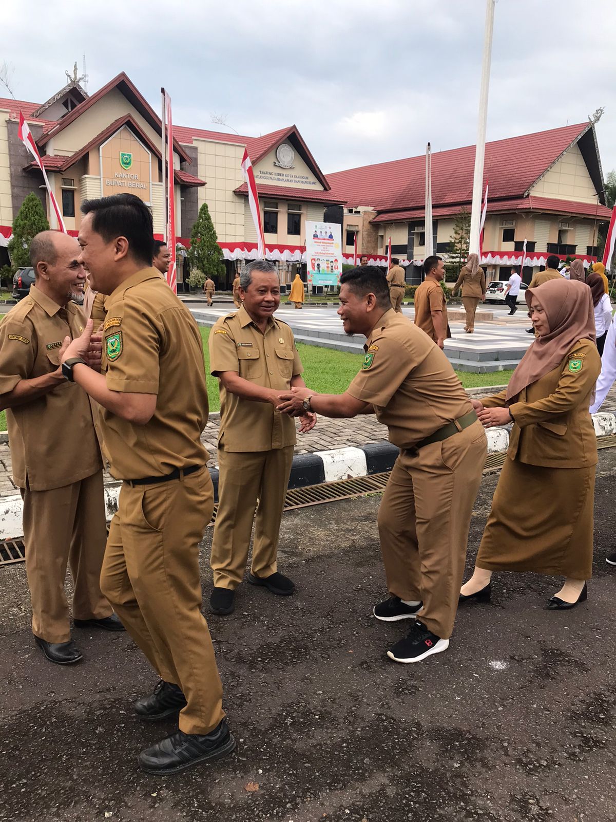 Satu hal yang diingatkan Agus Wahyudi, ASN juga tidak boleh berpolitik praktis. FOTO: ISTIMEWA. 