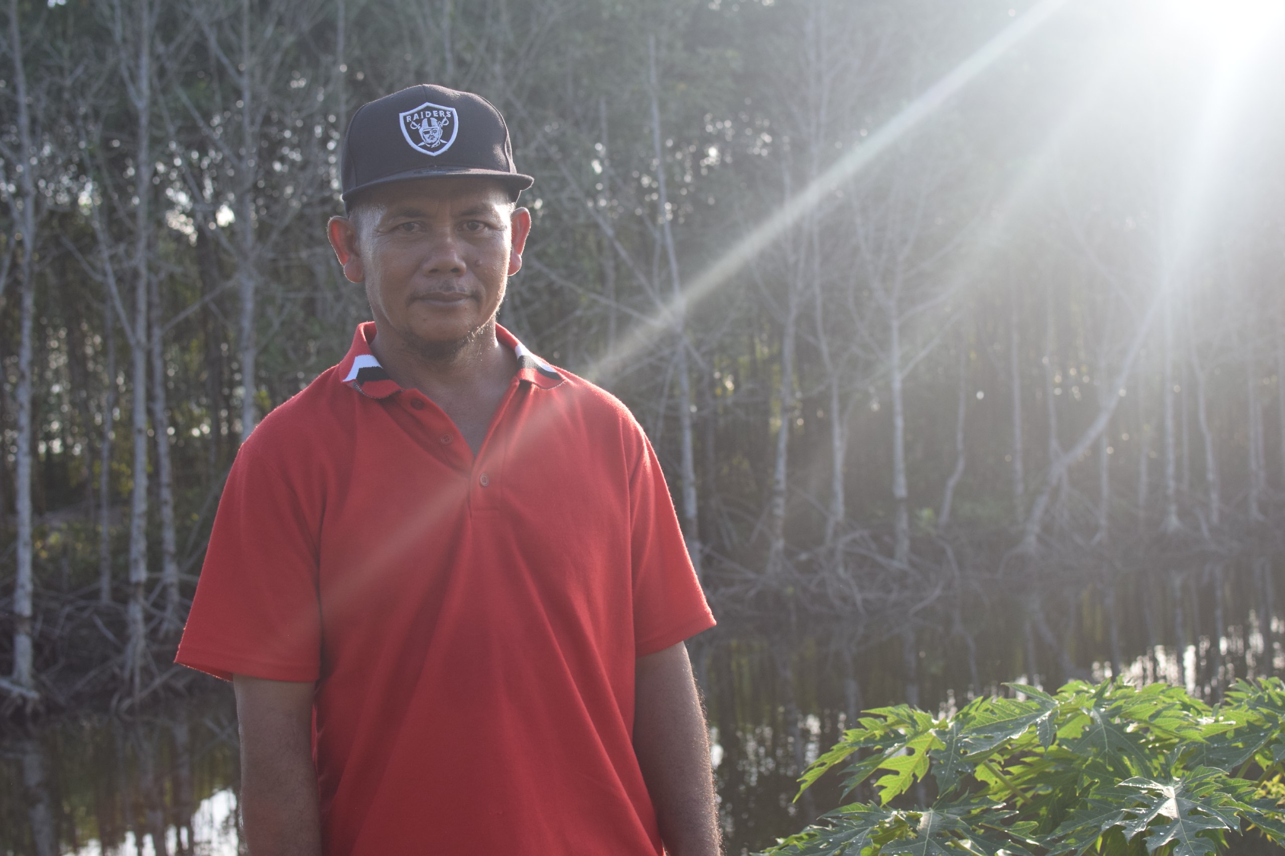 Wasmini, salah satu pengelola tambak mangrove di Babulu Laut. FOTO: M AL FATIH-KALTIMKECE.ID 