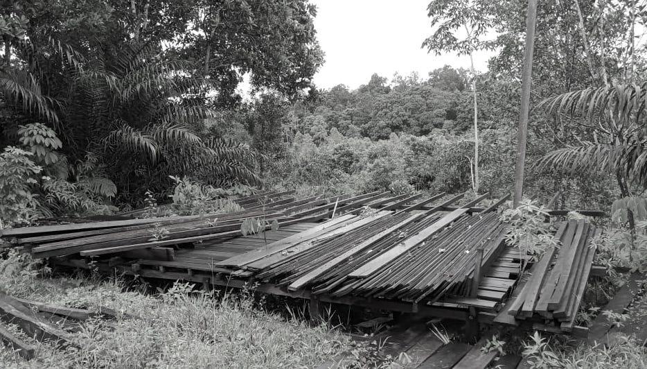 Fondasi rumah yang sempat dibangun Ardianto Sancay. Terbengkalai karena ia sempat sakit. FOTO: KODIM 0912/KUBAR  
