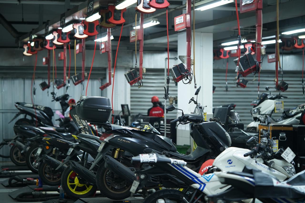 Dapatkan berbagai kemudahan melalui aplikasi My Yamaha Motor, seperti mendapatkan informasi terkait lokasi bengkel jaga, mini pos, dan pos jaga. Konsumen juga bisa melakukan booking service dengan mudah. FOTO; ISTIMEWA. 