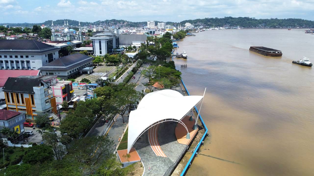 Proyek Teras Samarinda Tahap I di Jalan Gajah Mada, Samarinda, disebut telah selesai dan segera dibuka untuk umum. FOTO: LA HAMSAH-KALTIMKECE.ID 