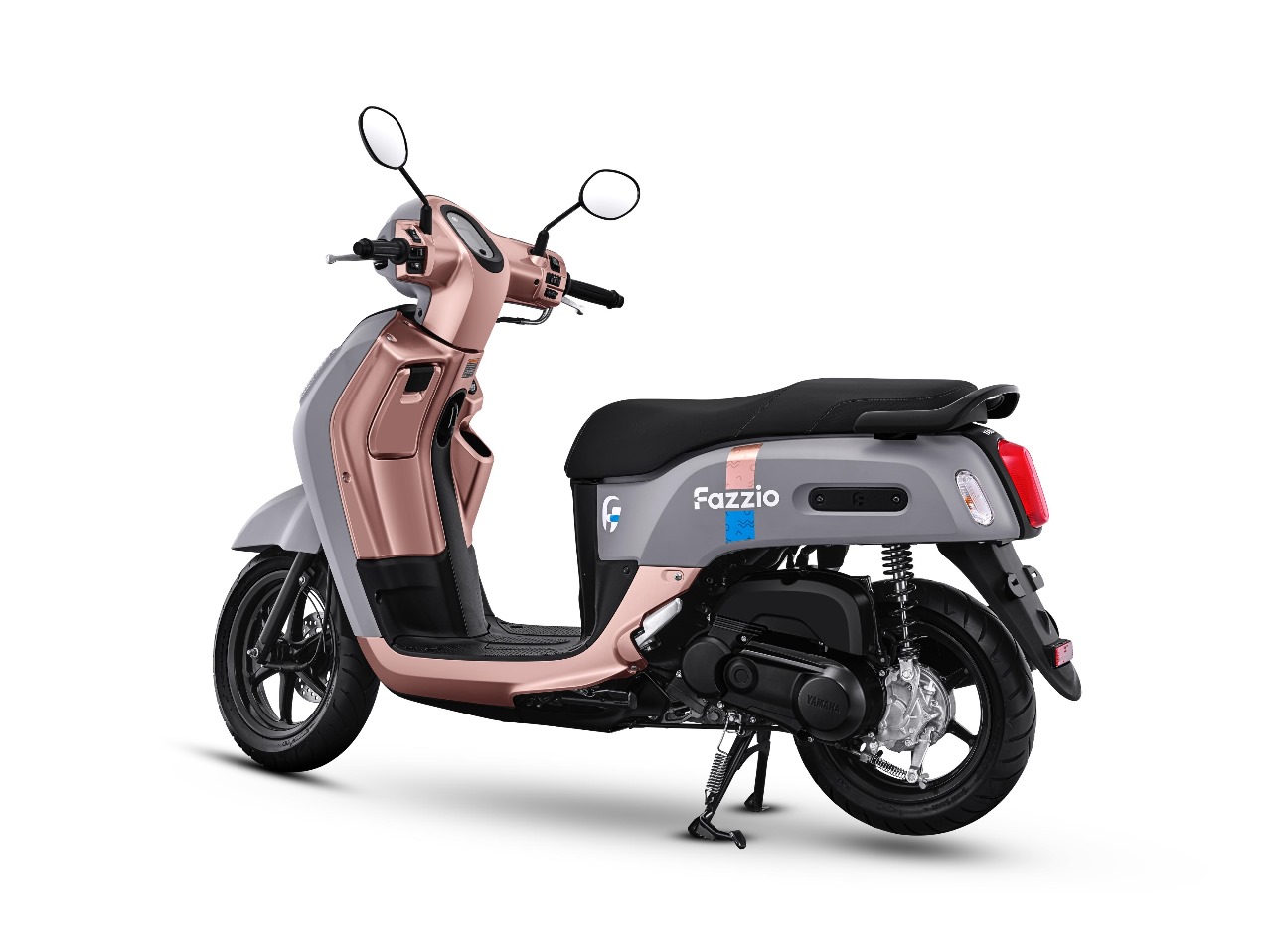 Penambahan grafis logo Fazzio Hybrid dan tulisan "Fazzio" berwarna putih, serta garis tebal berwarna pink dan biru di bagian bodi, semakin mempercantik desain Fazzio Hybrid warna Grayceful Pink. FOTO; ISTIMEWA. 
