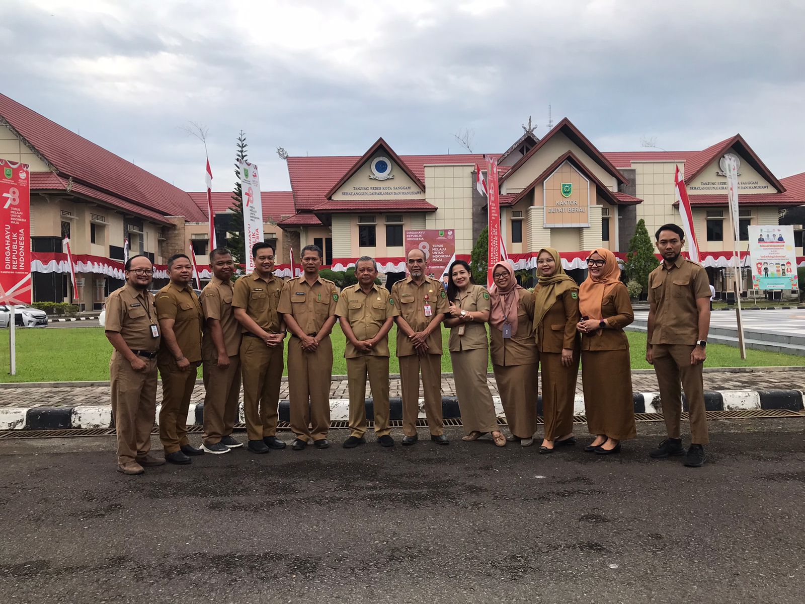 Agus berharap meskipun tidak lagi menjadi ASN, namun silaturahmi tetap terjalin. FOTO: ISTIMEWA. 