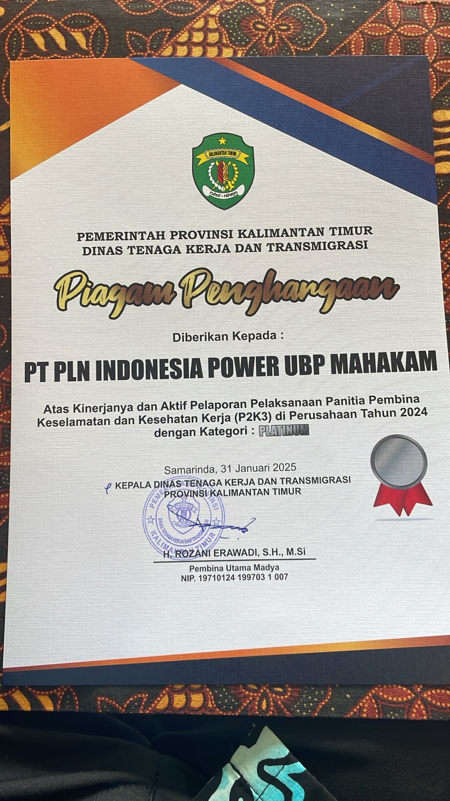 UBP Mahakam menerima penghargaan atas pelaporan pelaksanaan Panitia Pembina Keselamatan dan Kesehatan Kerja (P2K3) dengan predikat Platinum. FOTO; ISTIMEWA. 