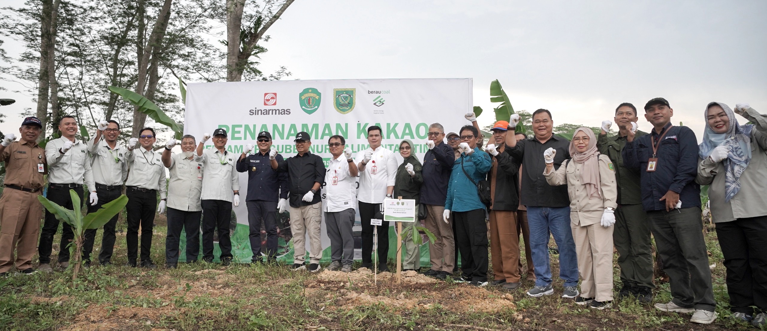 Rombongan Pj Gubernur Kaltim dan Pjs Bupati Berau dalam lawatan ke kawasan Kembang Mapan milik PT Berau Coal. FOTO: PT BERAU COAL