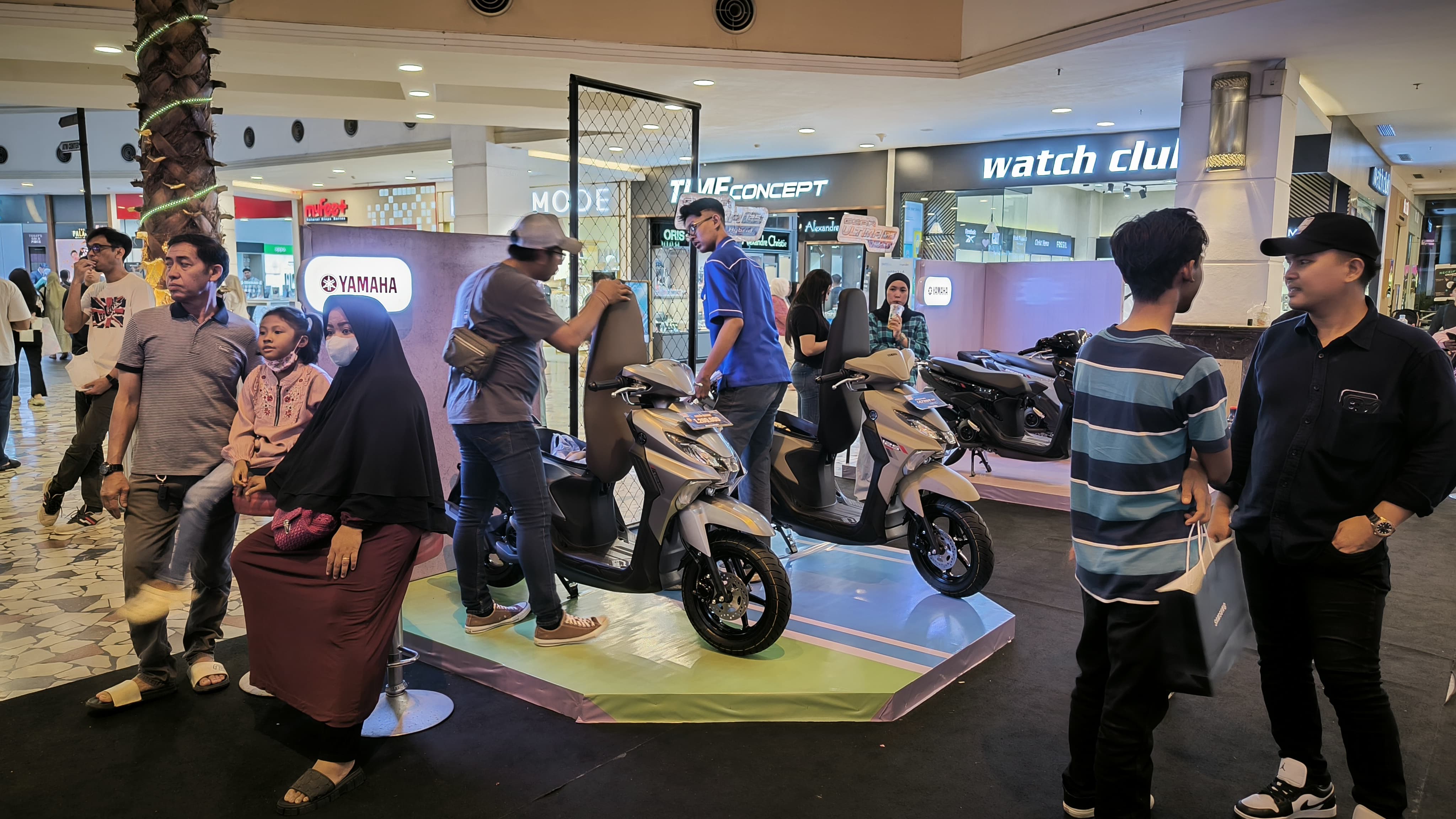 Yamaha Gear Ultima 125 Hybrid memang menarik perhatian, tidak hanya karena performanya, tapi juga karena garansi luar biasa yang ditawarkan Yamaha. FOTO; ISTIMEWA. 