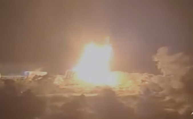 Tangkapan layar semburan api dari sumur migas PT Pertamina EP Sangasanga Field di Sangasanga, Kutai Kartanegara, yang beredar di media sosial pada 19 Juni 2025. FOTO: ISTIMEWA