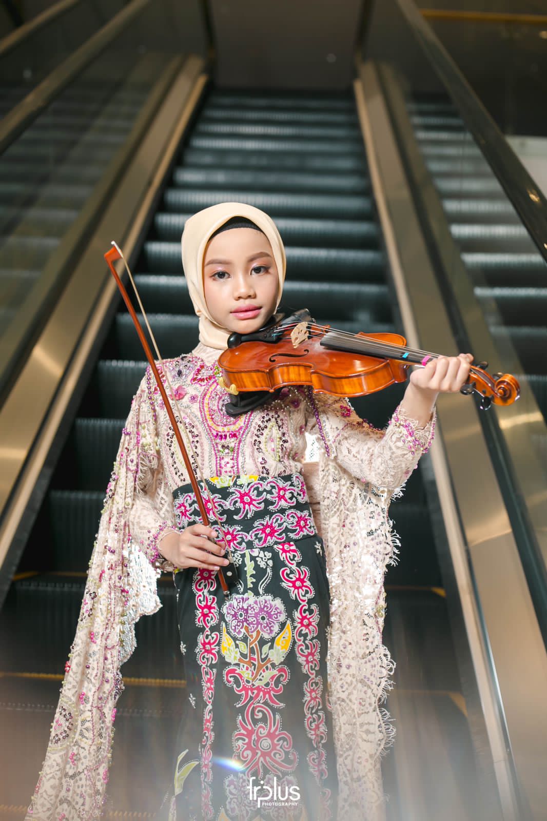 Sebelum unjuk gigi, selama dua pekan Azalea berlatih dengan saksama. FOTO: ISTIMEWA.
